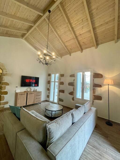 Villa Eftychia Serene Getaway With Hot Tub In A Quiet Location Kíssamos Exteriér fotografie